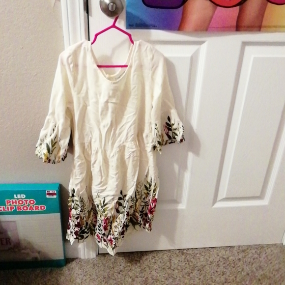 Other - Long sleeves flower dress